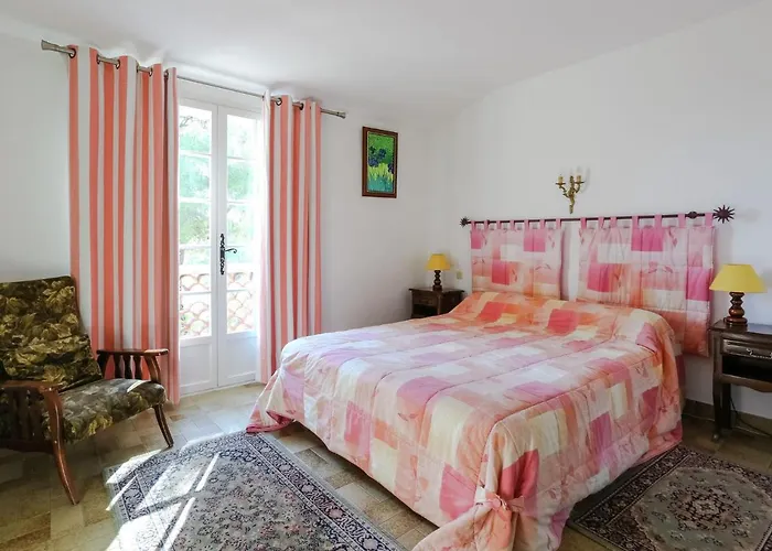 Сasa de vacaciones In Near Beaches & Pool