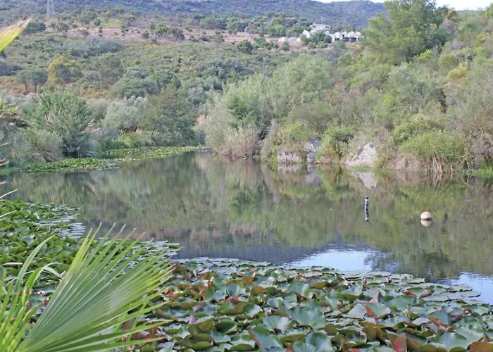 Сasa de vacaciones In Near Beaches & Pool